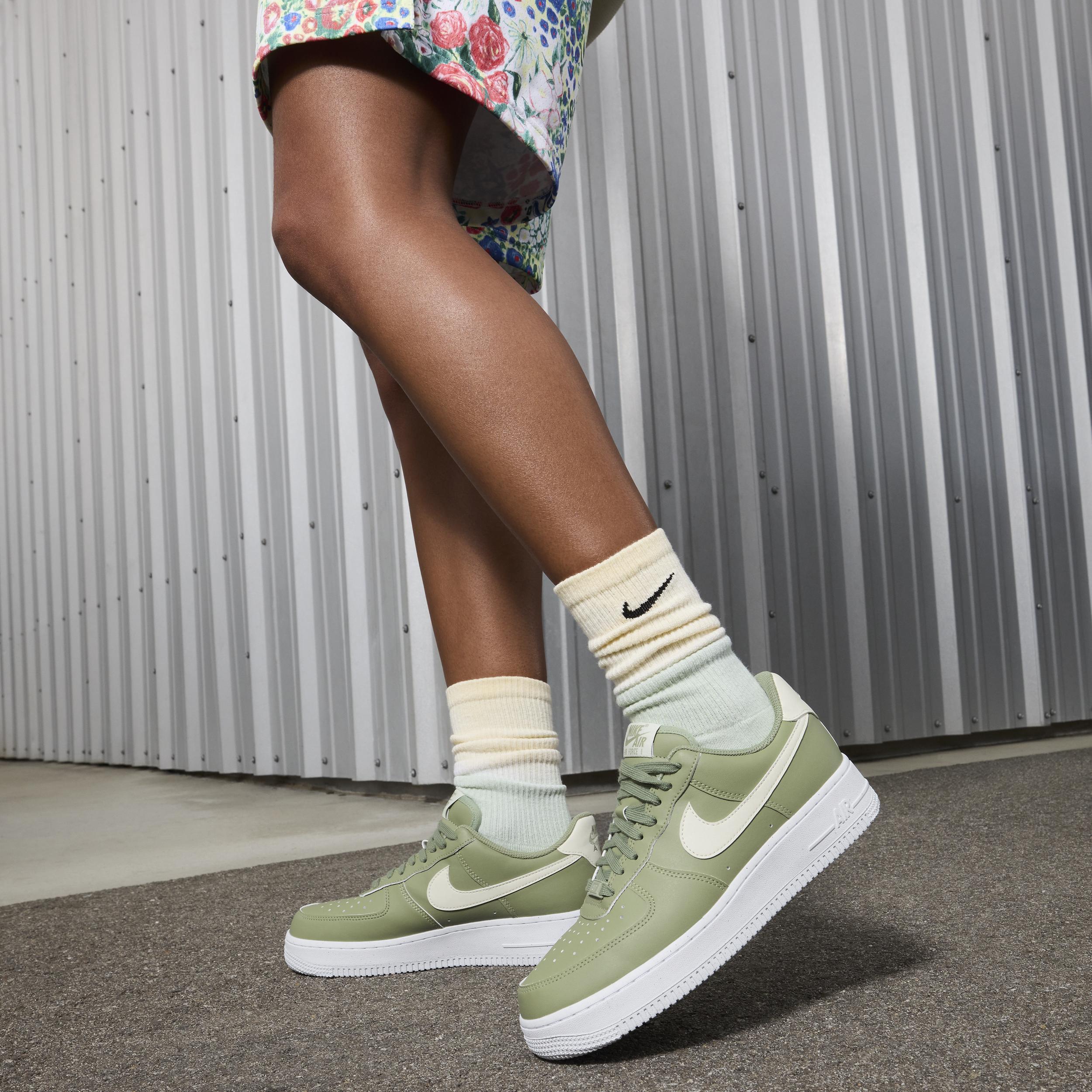 Nike Women's Air Force 1 '07 Shoes Product Image