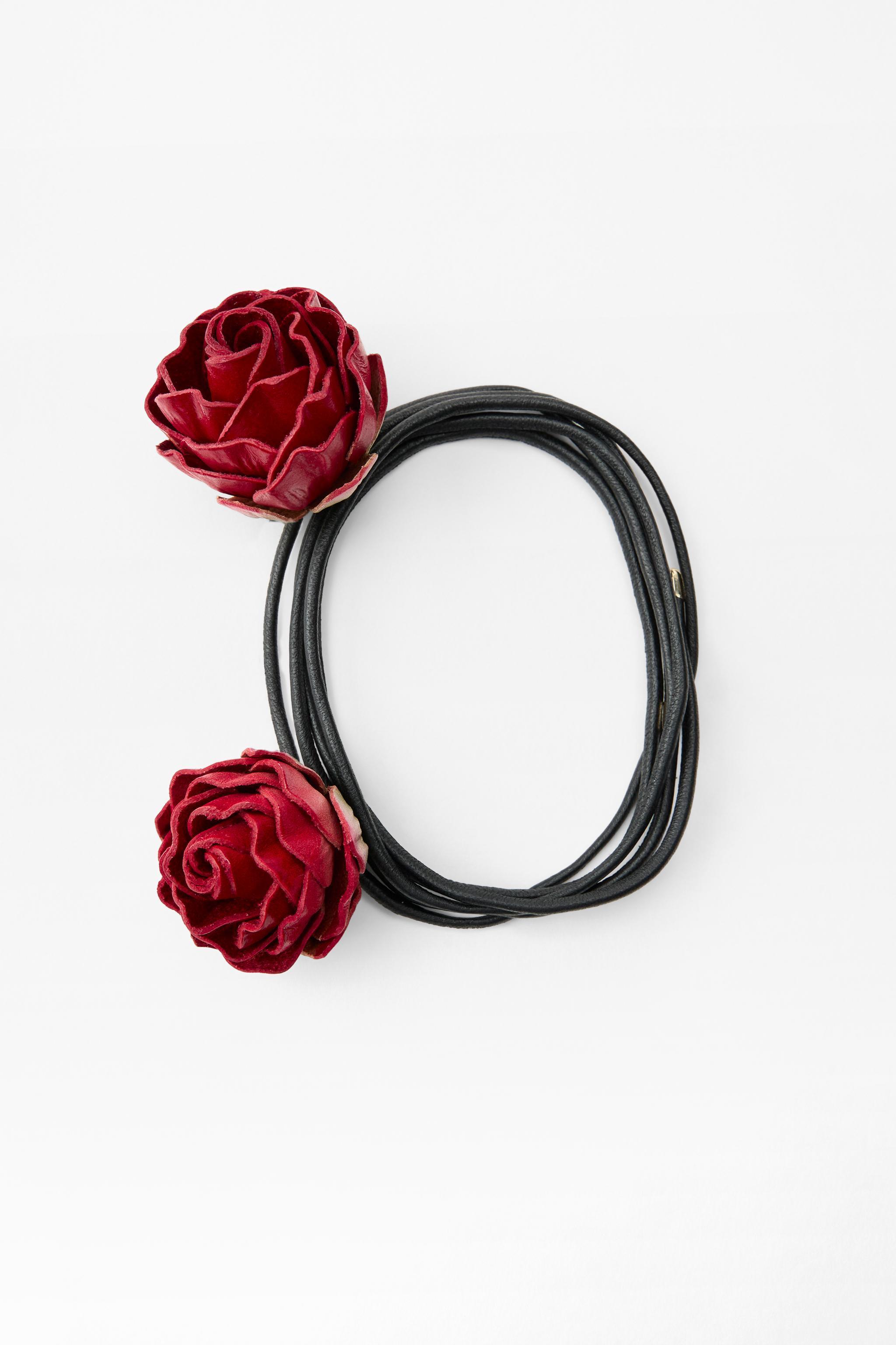 THIN LEATHER NECKLACE WITH ROSES Product Image