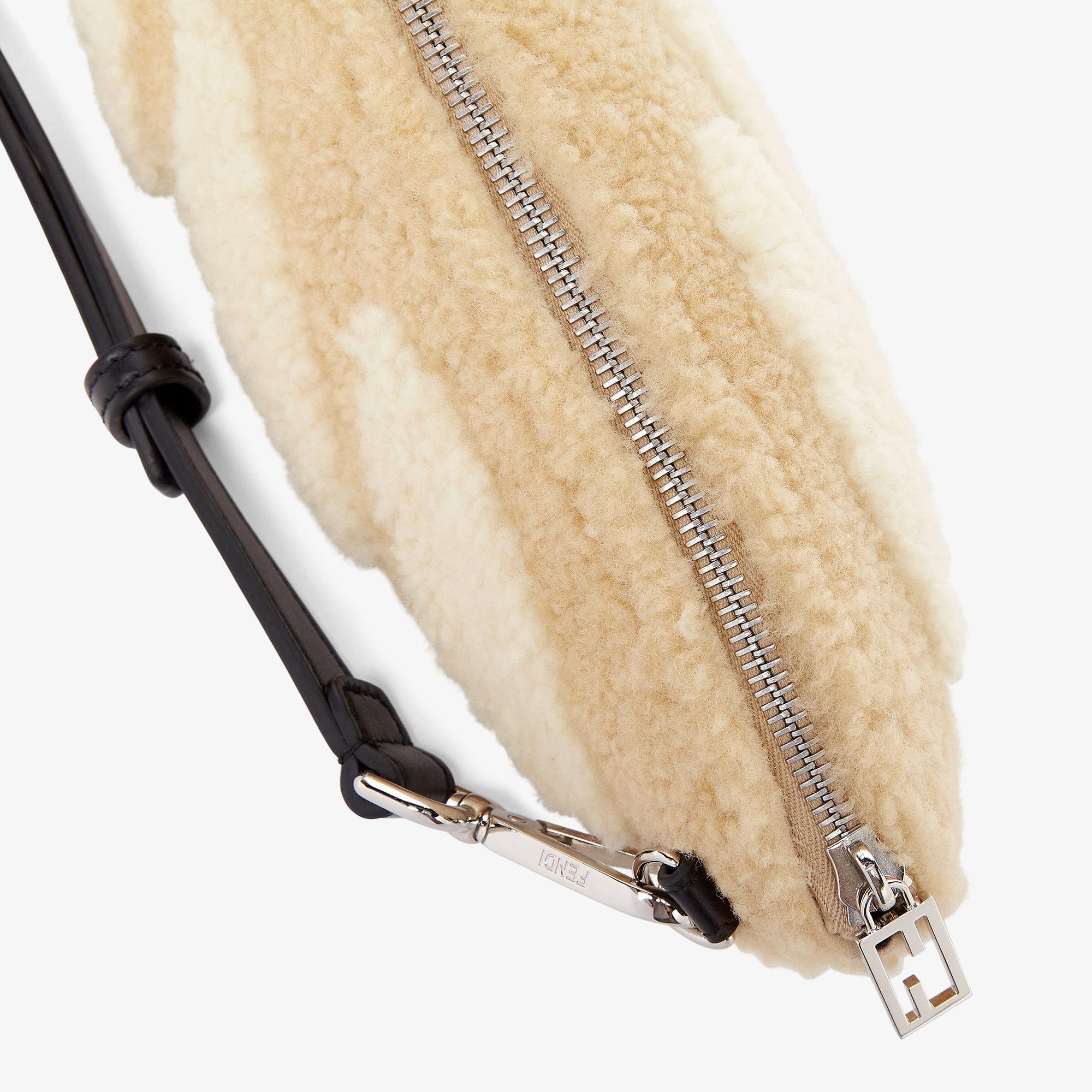 Baguette BagBeige sheepskin bag Product Image