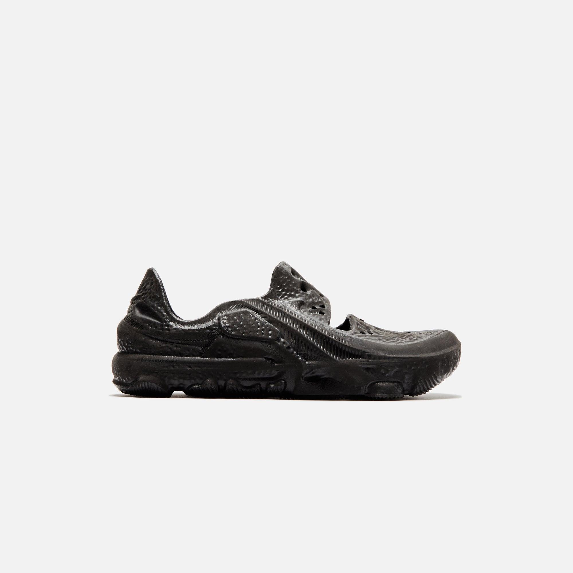 Nike ISPA Universal - Black / Black Male Product Image