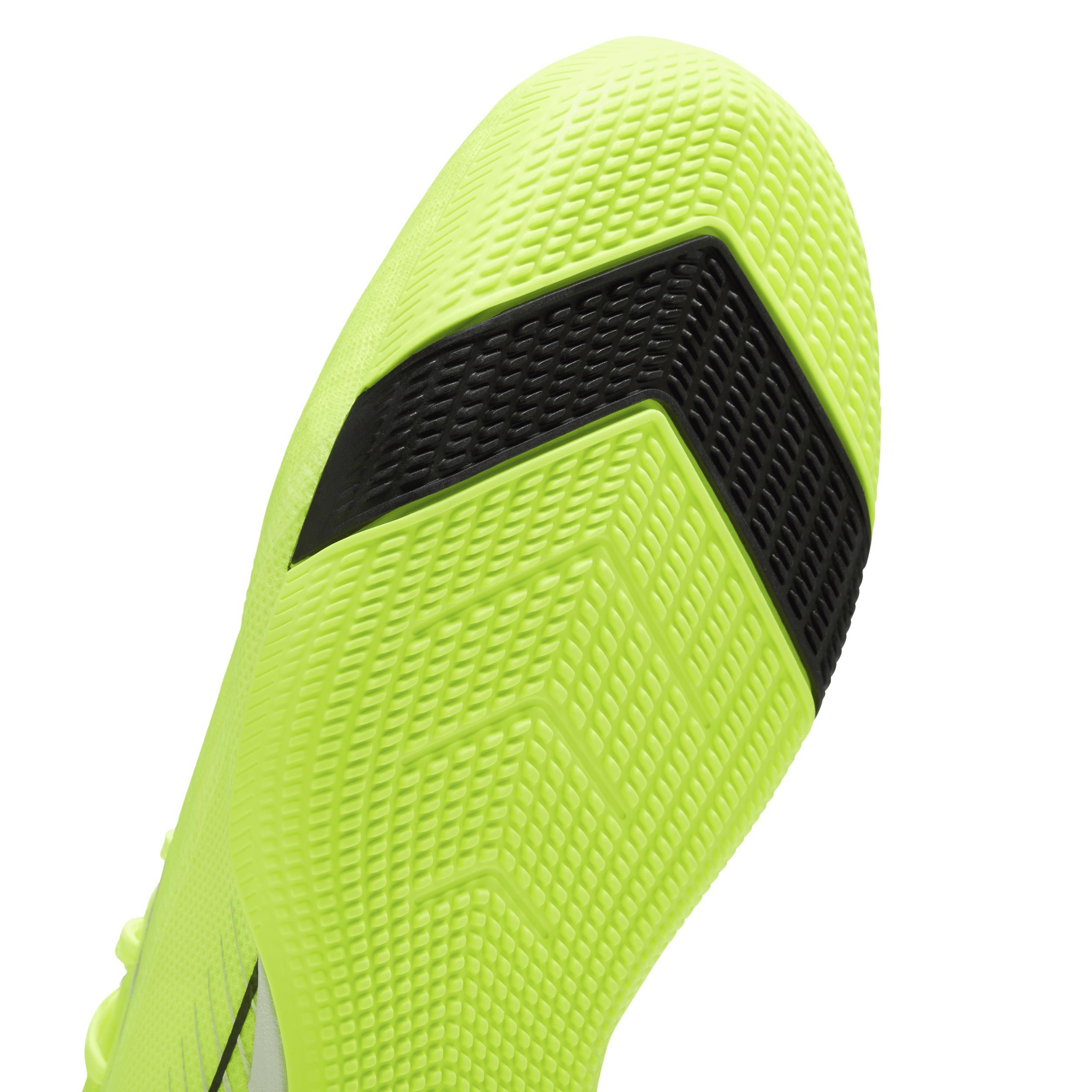 Nike Men's Mercurial Vapor 16 Academy IC Low-Top Soccer Shoes Product Image