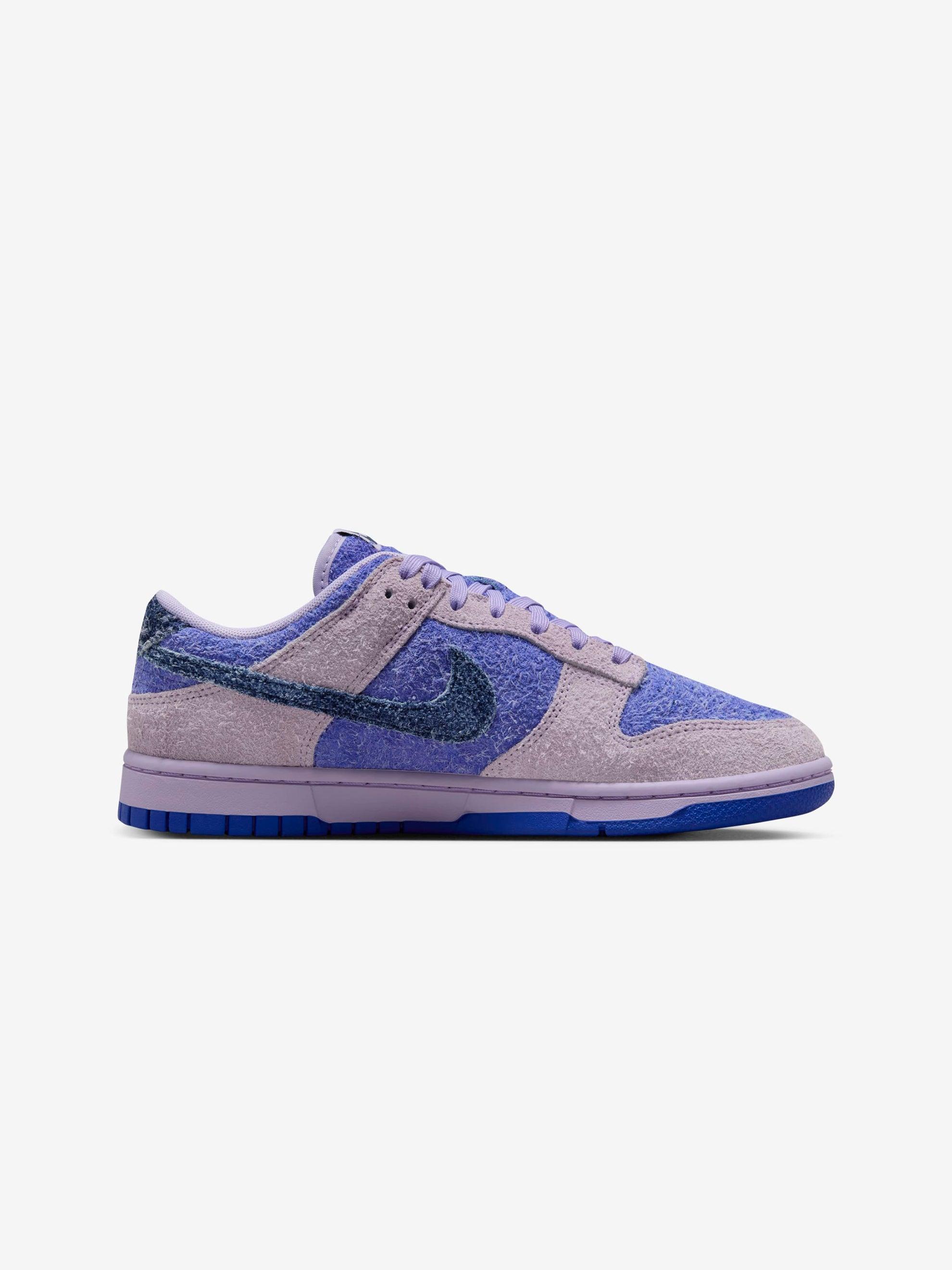 W NIKE DUNK LOW SE  (HYDRANGEAS/DEEP ROYAL BLUE) Product Image