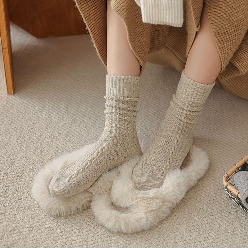 Plain Cable-Knit Socks Product Image