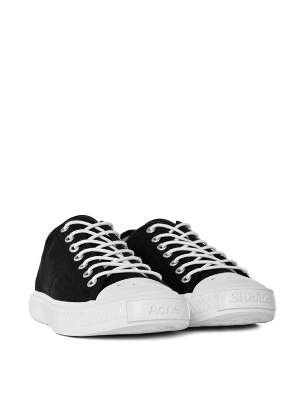 Ballow Low-top Sneakers Men In Black,off White Product Image