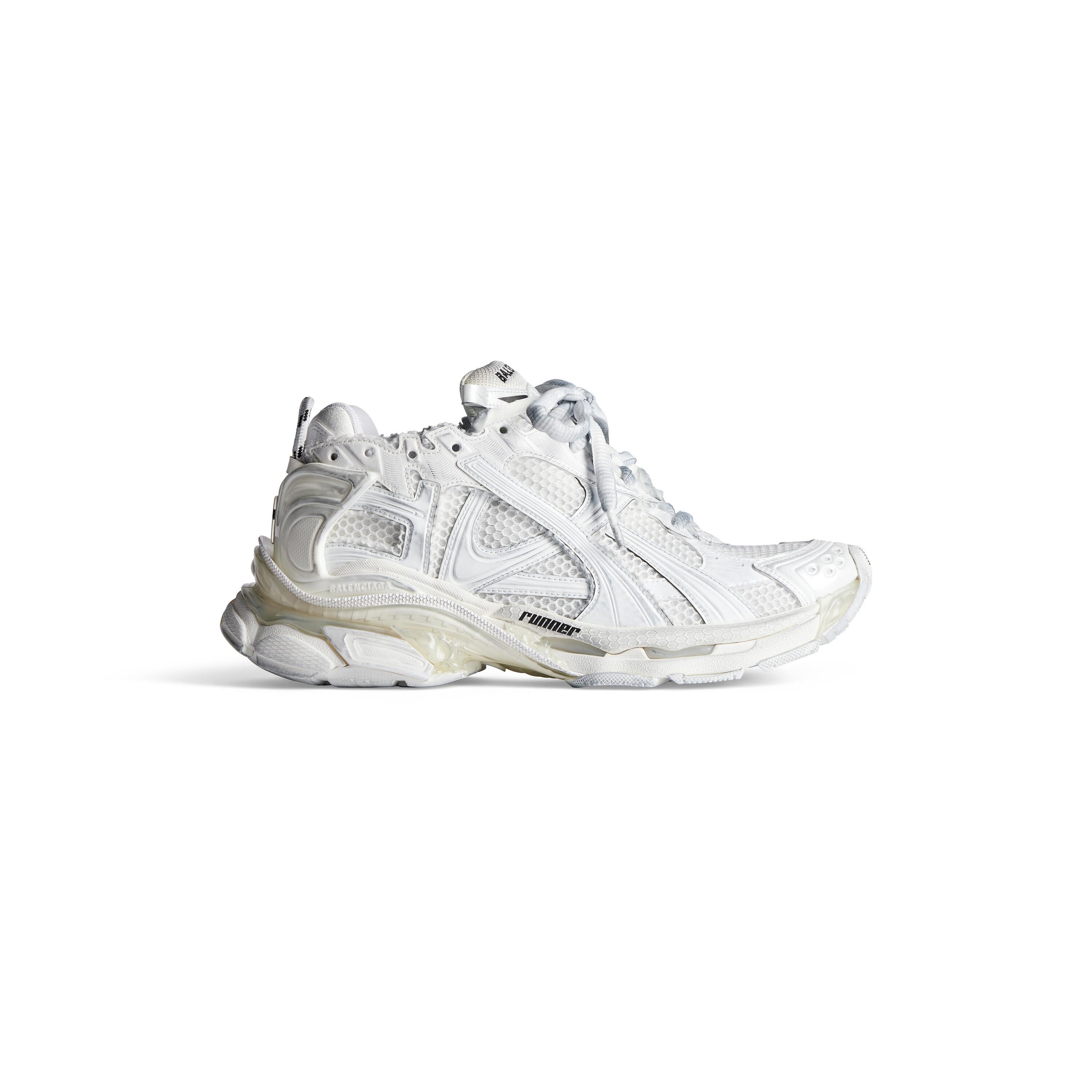 runner sneaker Product Image