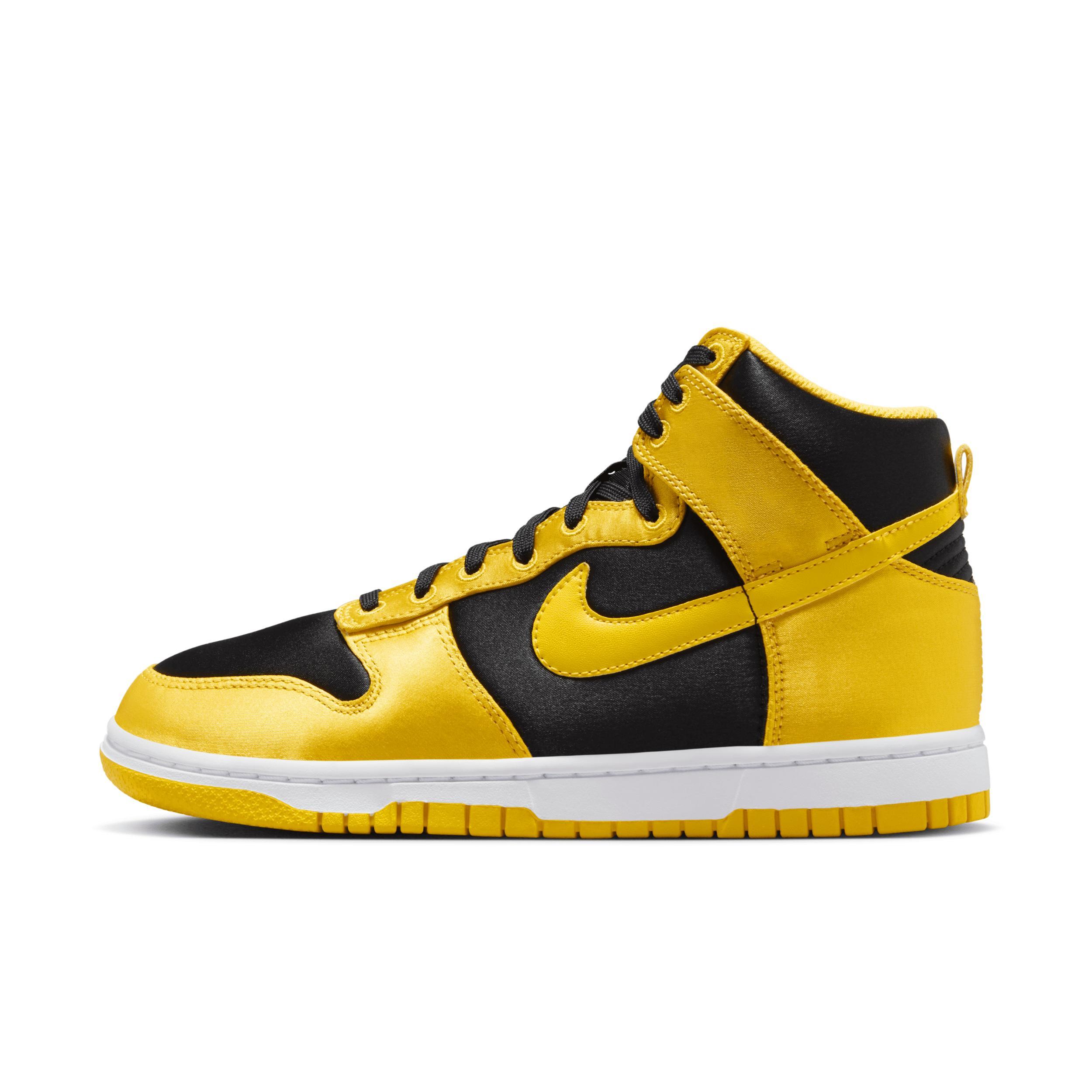 Nike Women's Dunk High Shoes Product Image