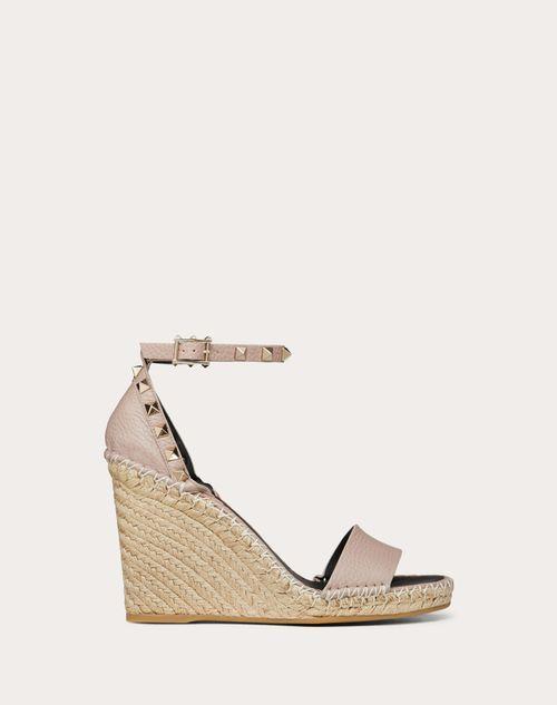 DOUBLE ROCKSTUD GRAINY CALFSKIN WEDGE SANDAL 105 MM Product Image