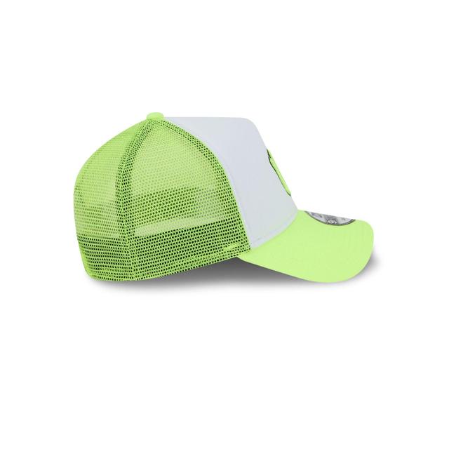 New York Yankees Hi Vis Doodle 9FORTY A-Frame Trucker Hat Male Product Image