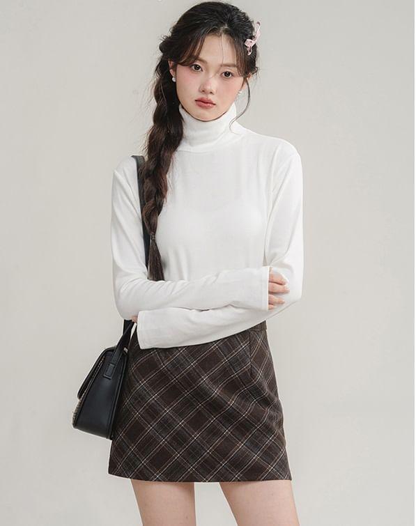 Long-Sleeve Turtleneck Plain Top Product Image