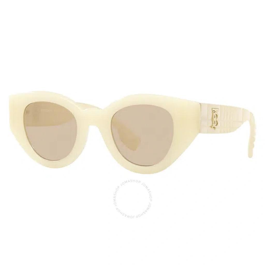 Woman Sunglass Be4390 Meadow In Ivory Product Image