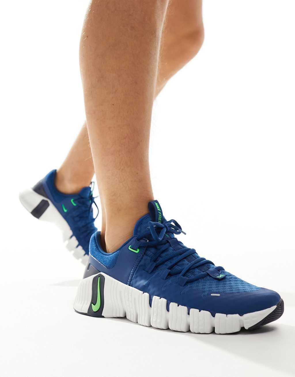 Nike Training Free Metcon 5 sneakers in blue and light gray Product Image