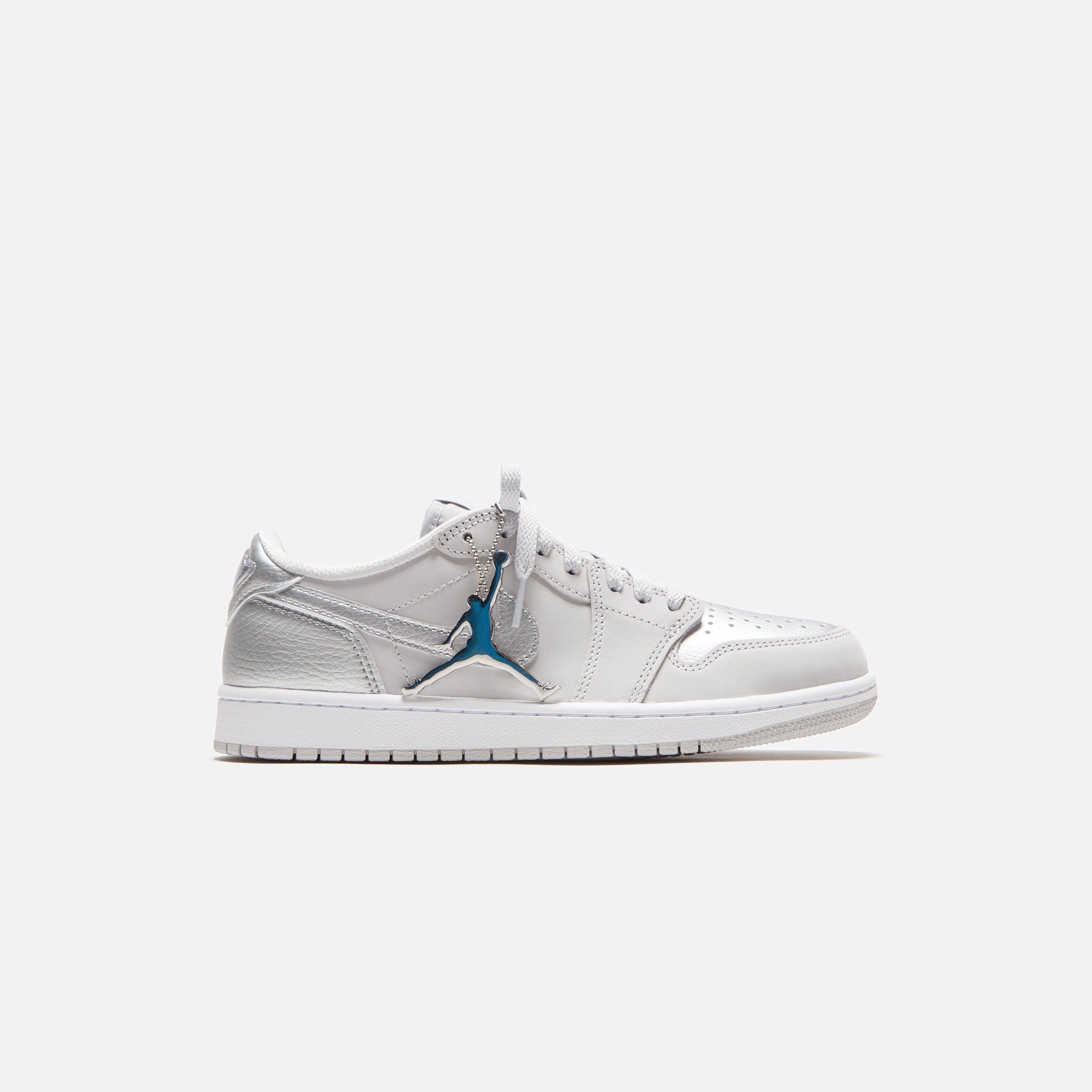 Jordan Air Jordan 1 Low OG - Neutral Grey / Metallic Silver / White Male Product Image