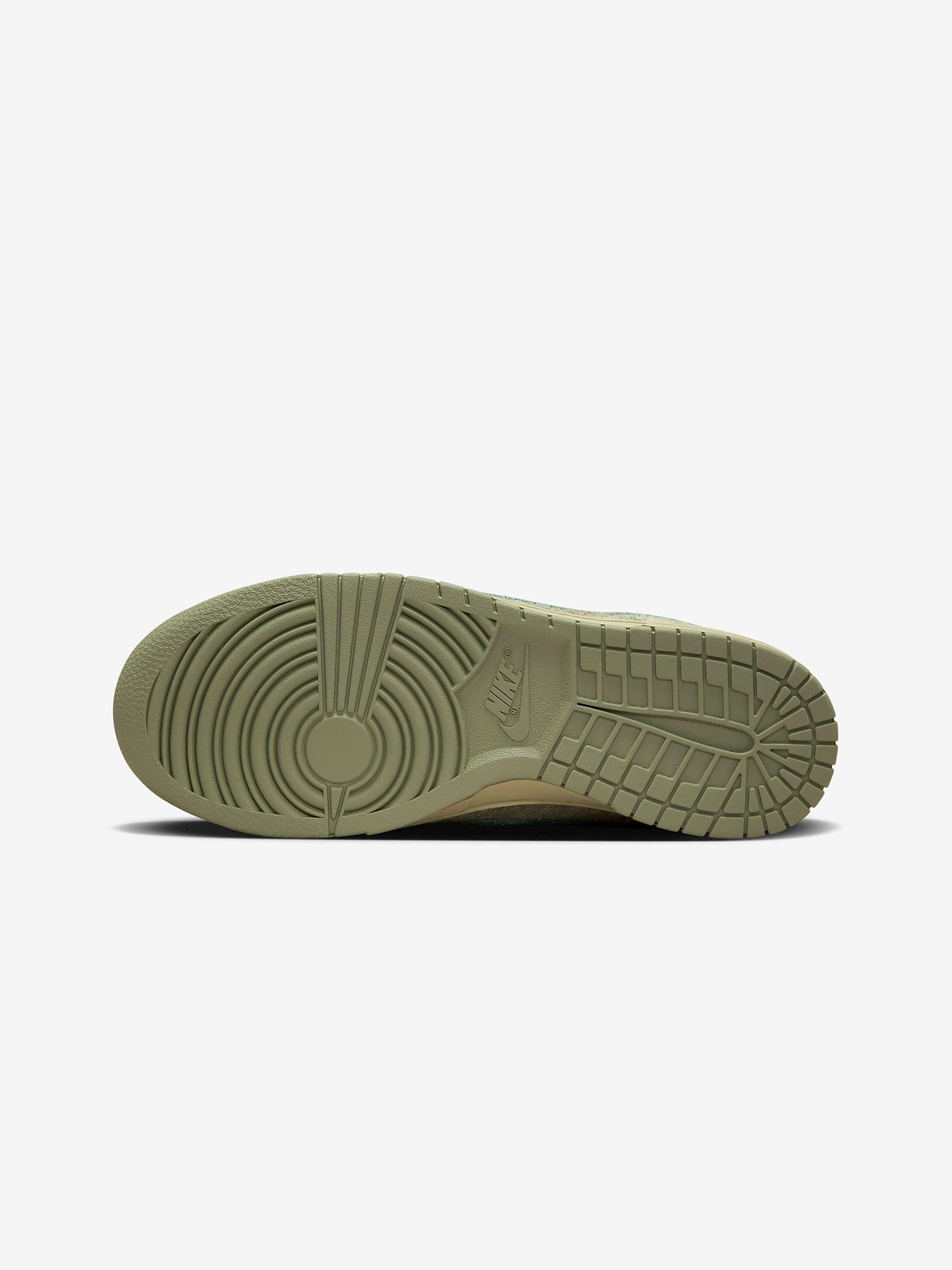 W Nike Dunk Low (Olive Aura/Bicoastal/Oil Green) Product Image