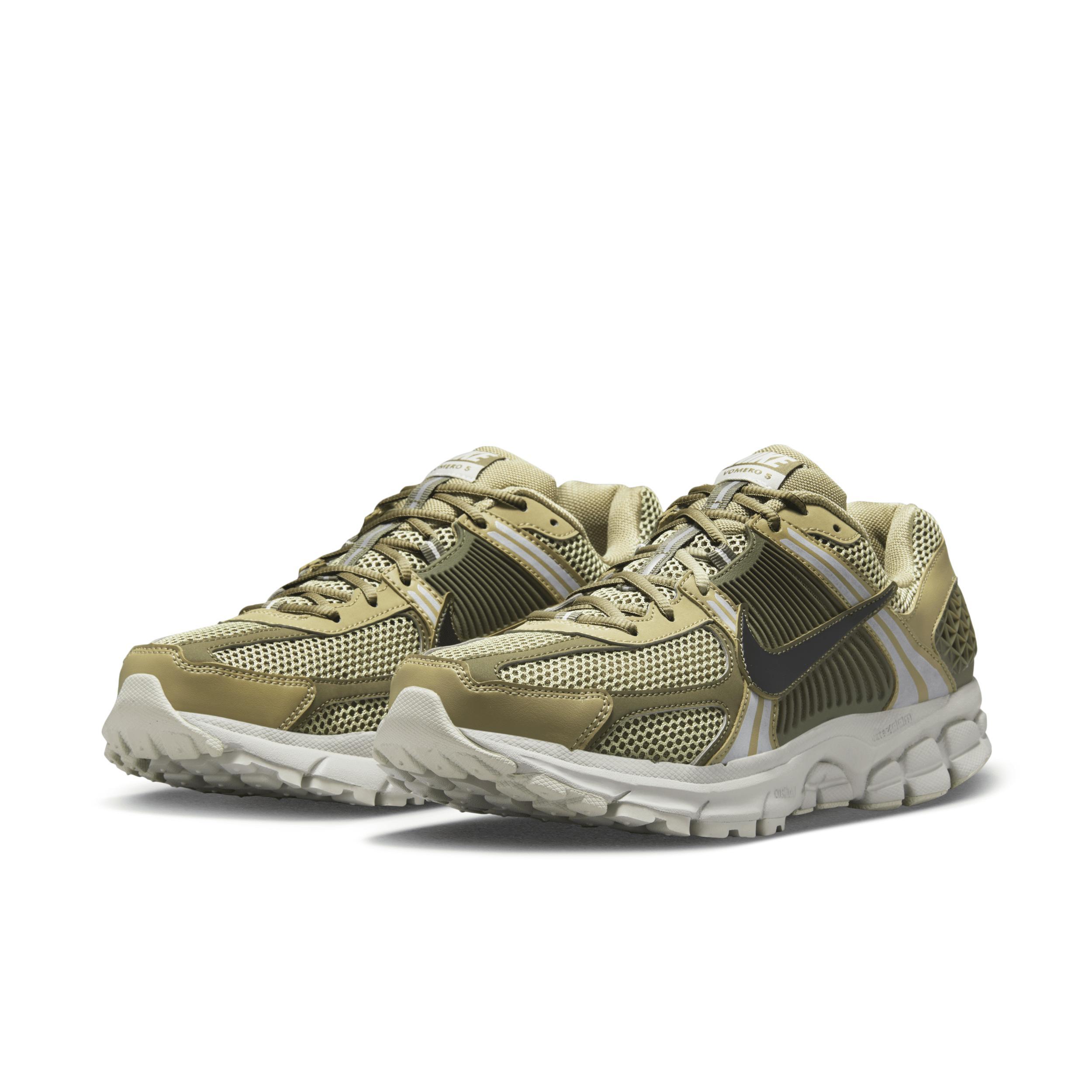 Nike Men's Zoom Vomero 5 Shoes Product Image