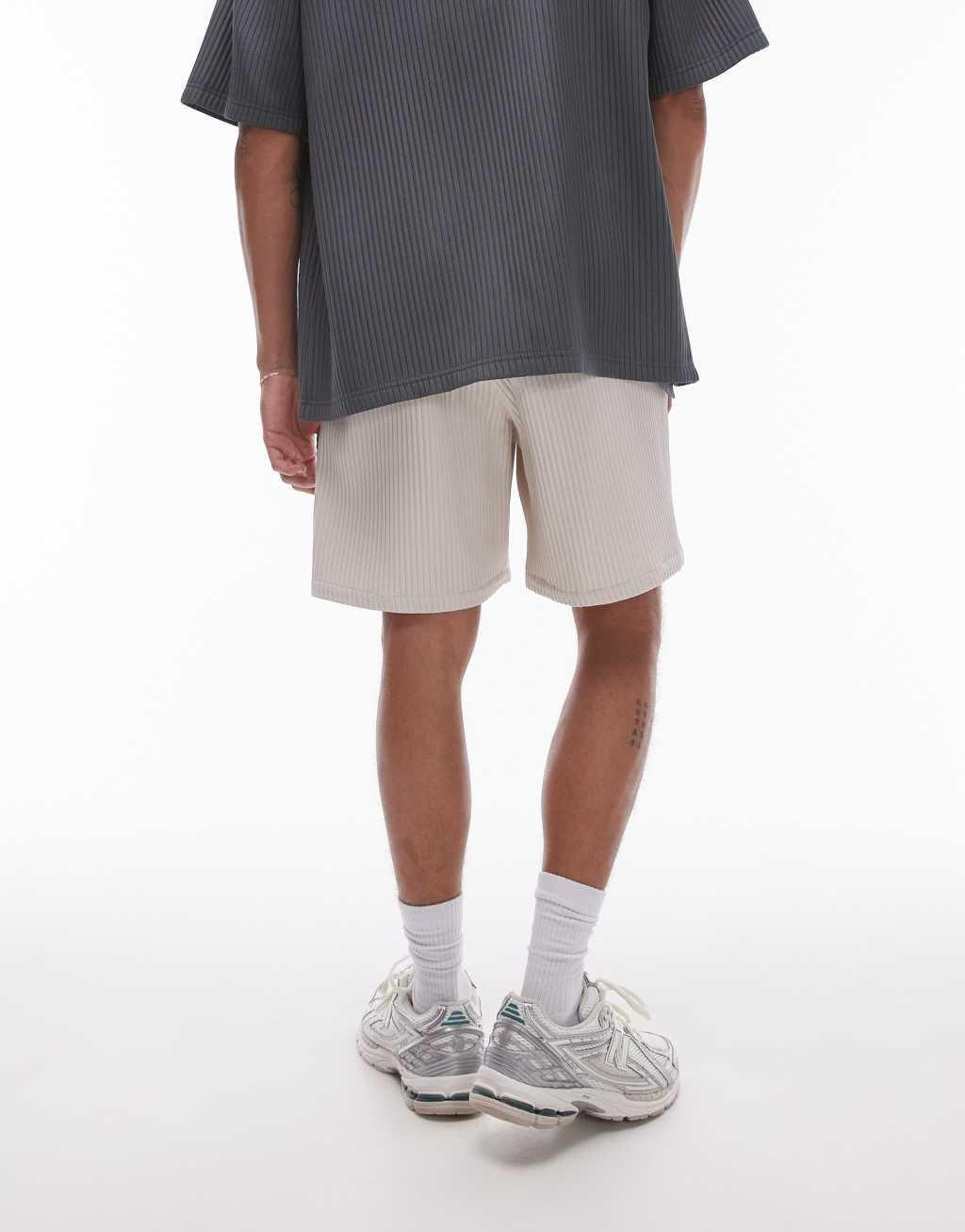 Topman plisse shorts in gray Product Image