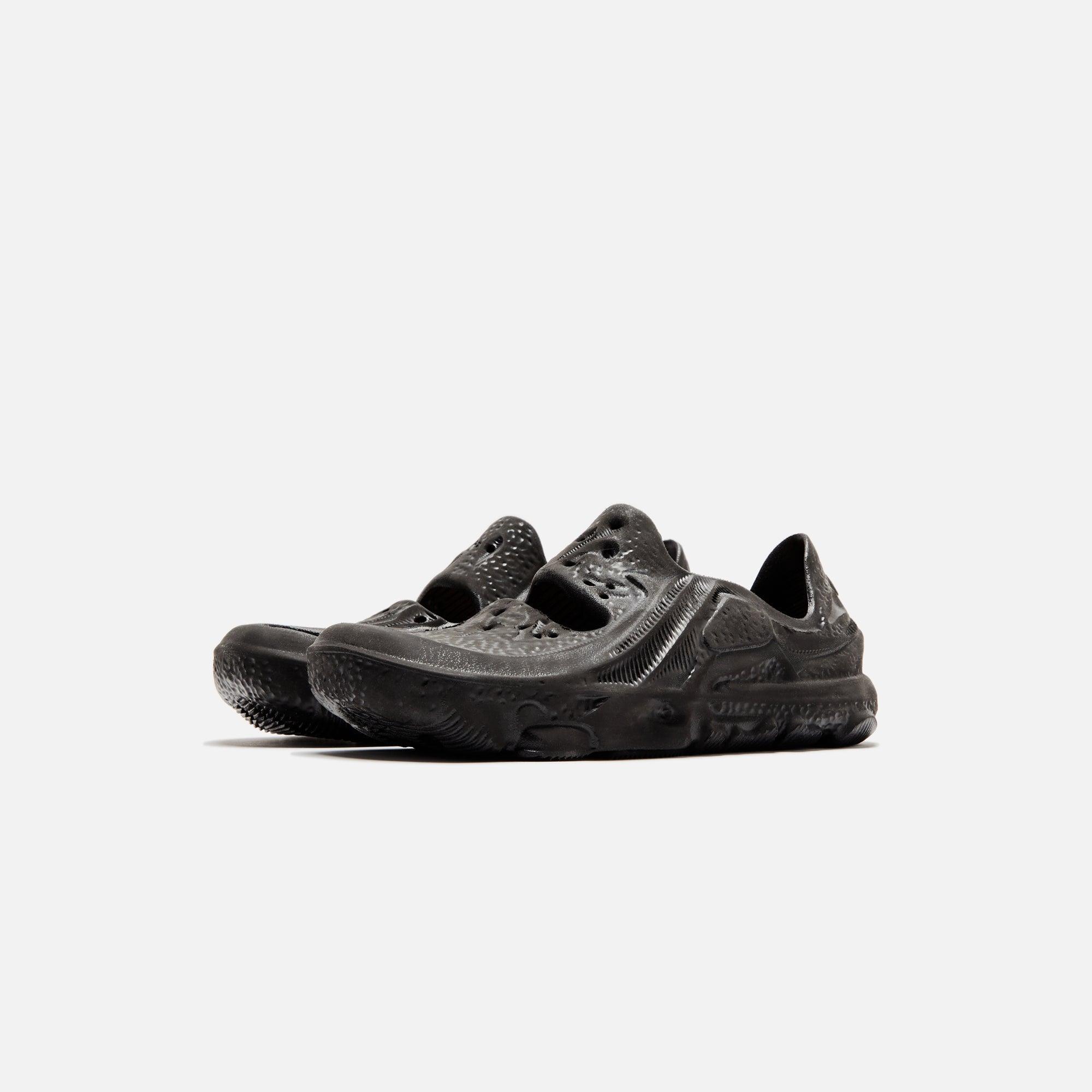 Nike ISPA Universal - Black / Black Male Product Image