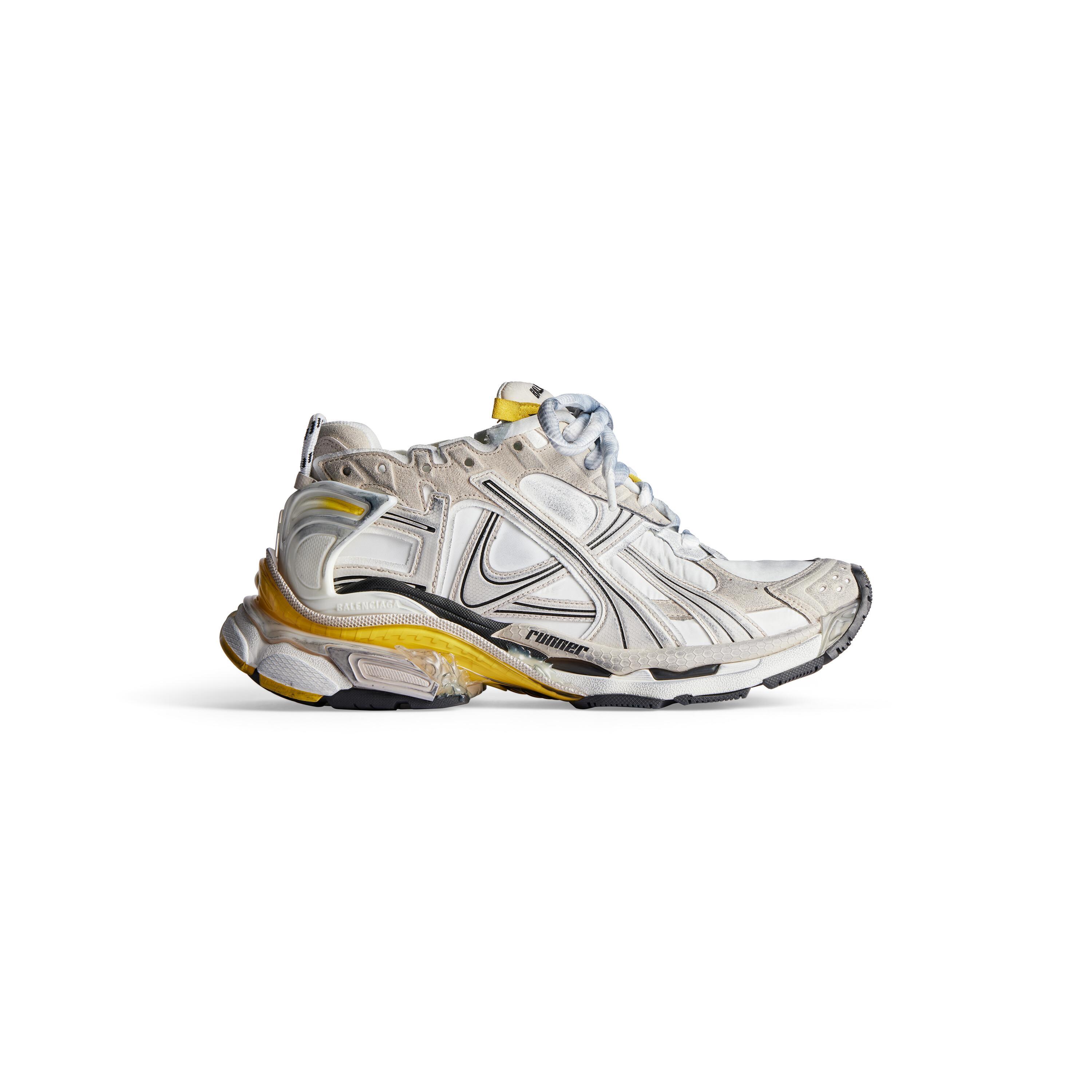 runner sneaker product image