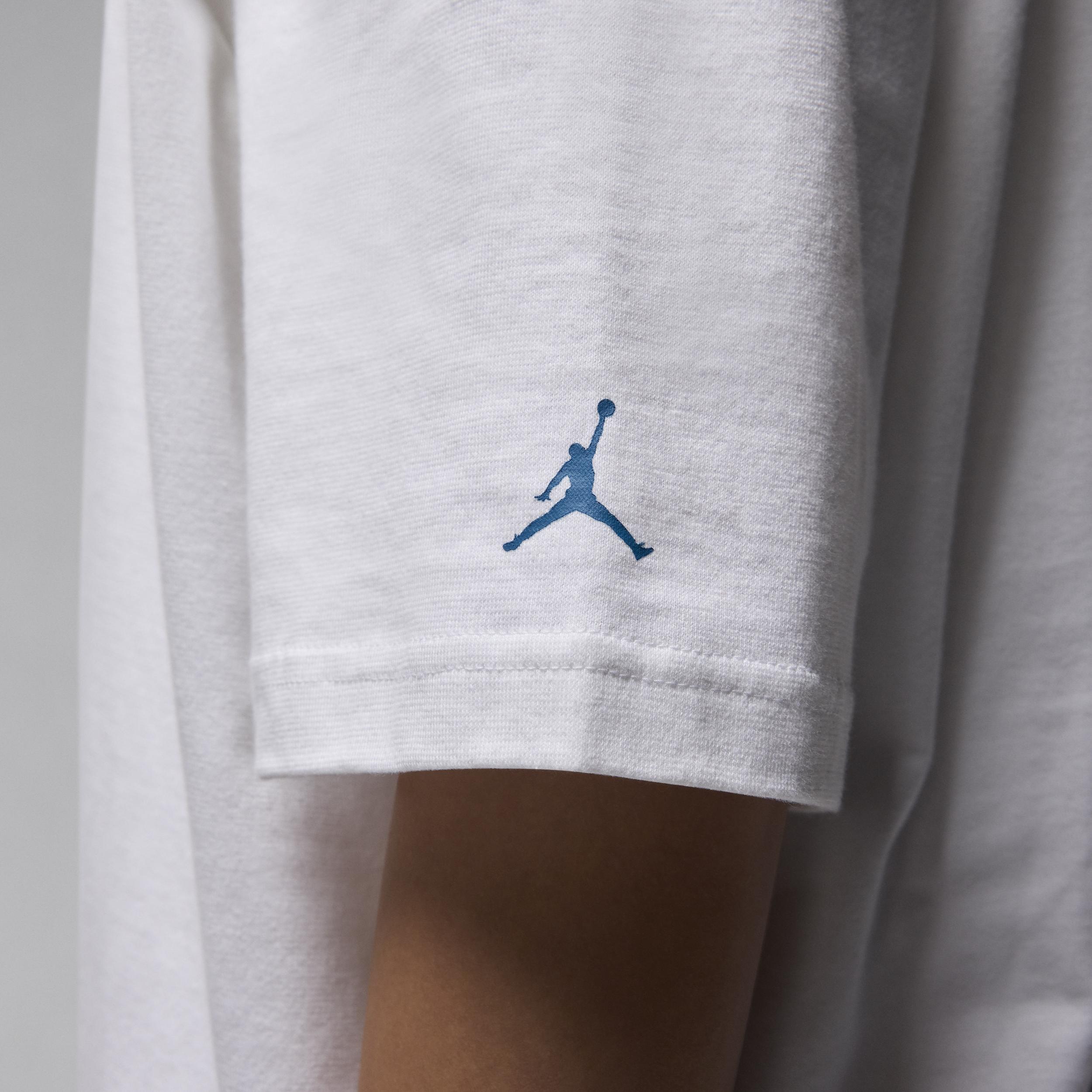 Jordan Women's Oversized Graphic T-Shirt Product Image