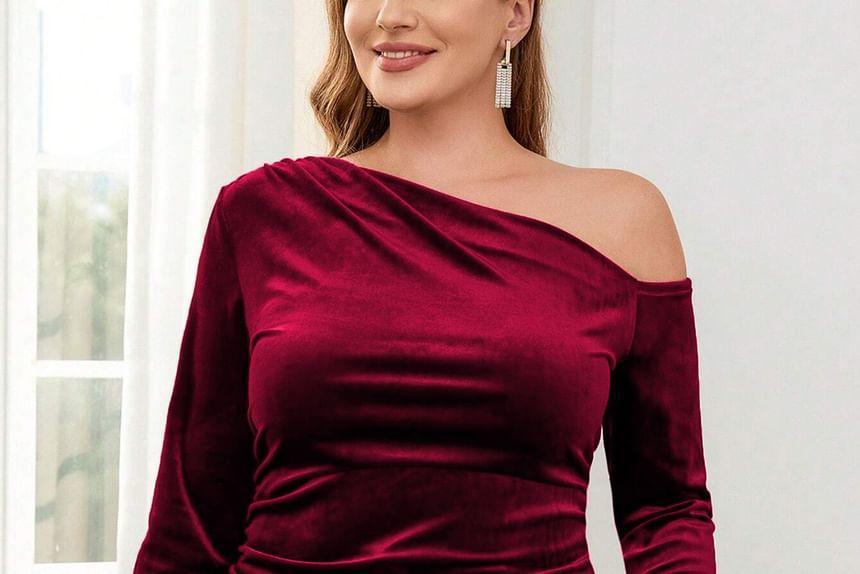 Plus Size Long-Sleeve Off-Shoulder Plain Velvet Slim Fit T-Shirt Product Image