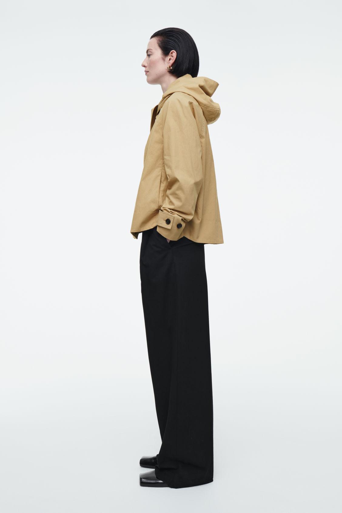 DETACHABLE-HOOD SHORT TRENCH COAT Product Image