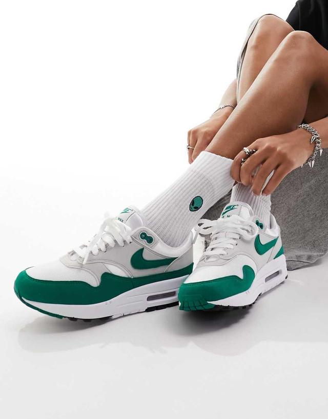 Nike Air Max 1 Sneakers in green Product Image