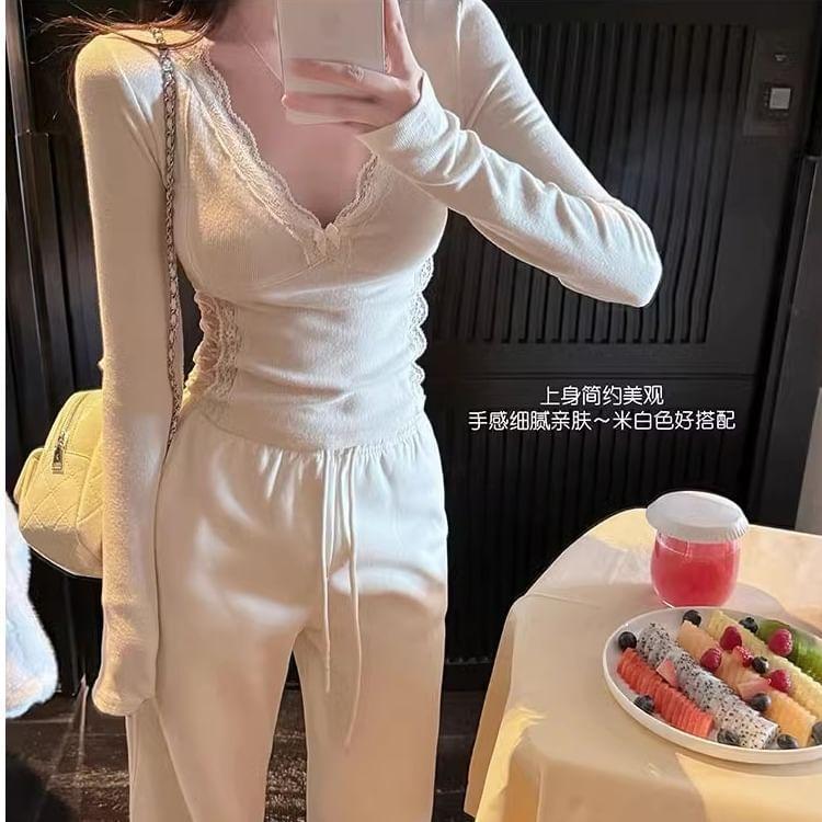 Long-Sleeve V-Neck Plain Lace Panel Slim Fit Crop T-Shirt Product Image