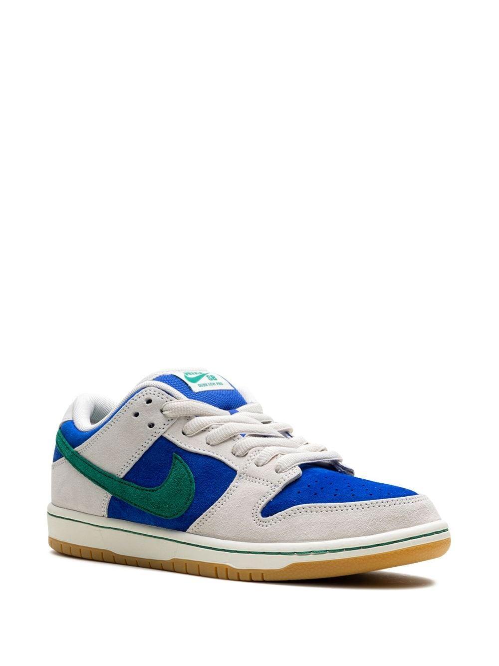 Dunk Low Sb "hyper Royal Malachite" Sneakers In White Product Image