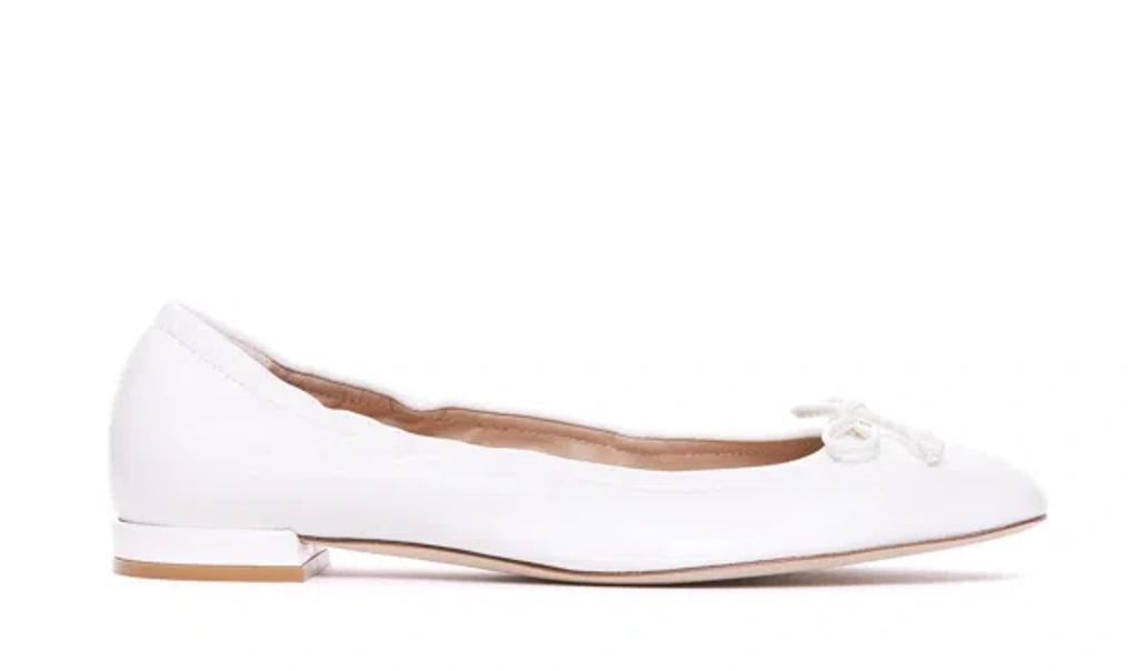 STUART WEITZMAN Flat Shoes In White Product Image