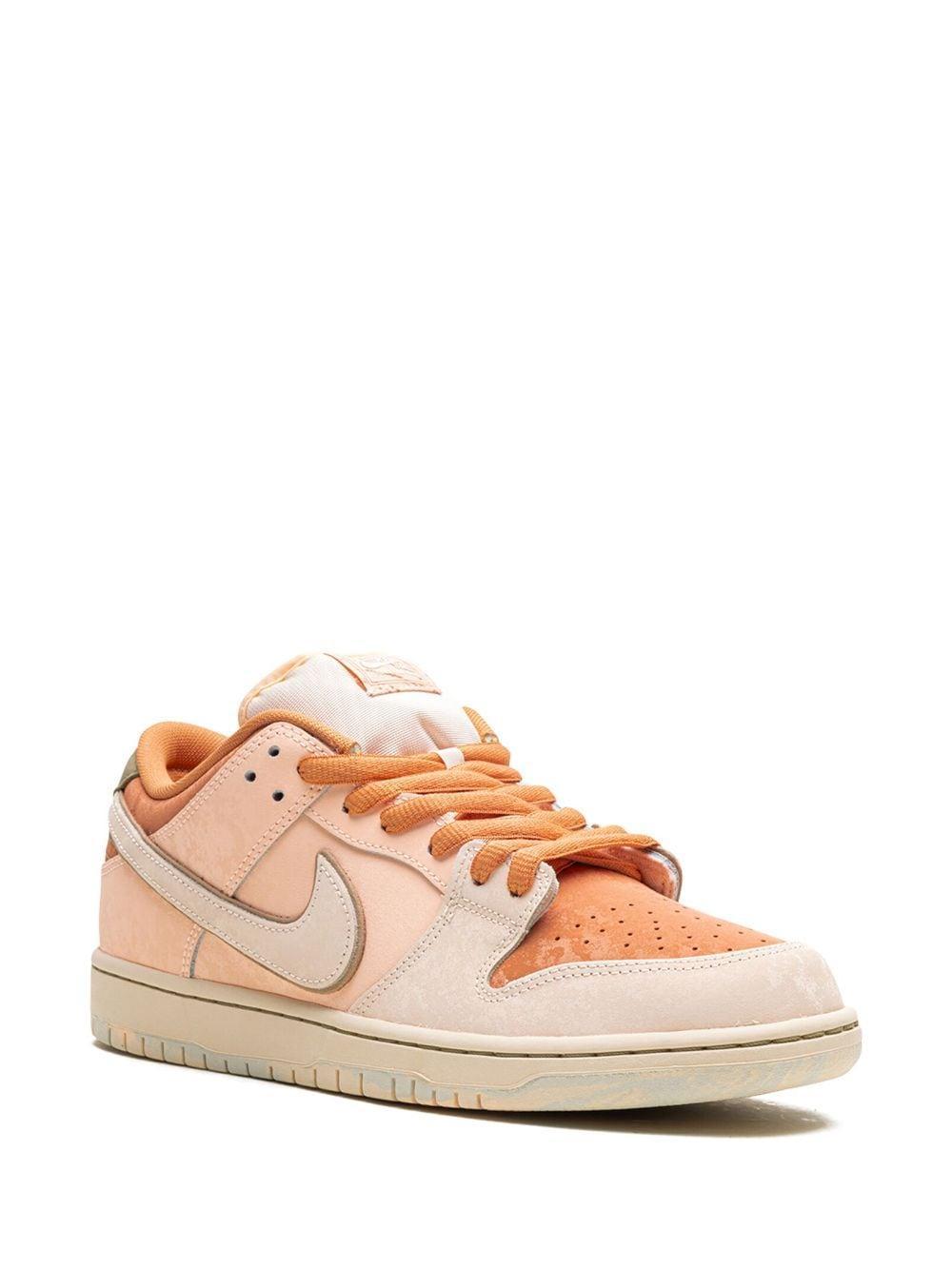 Sb Dunk Low Pro Prm "trocadero Gardens" Sneakers In Pink Product Image