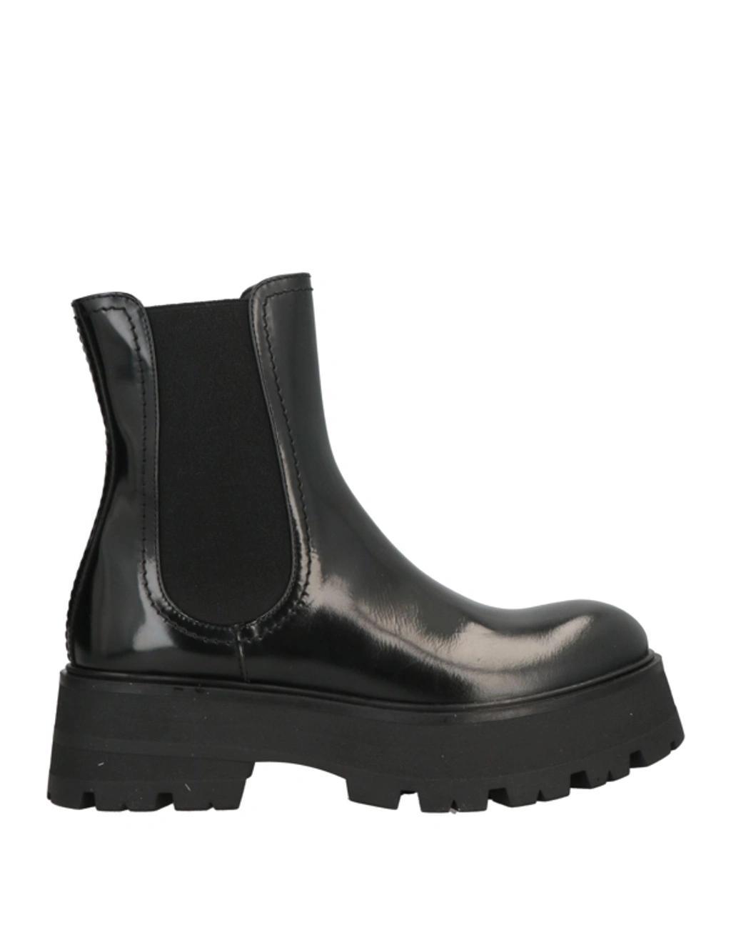 ALEXANDER MCQUEEN Ankle Boots In Black Product Image