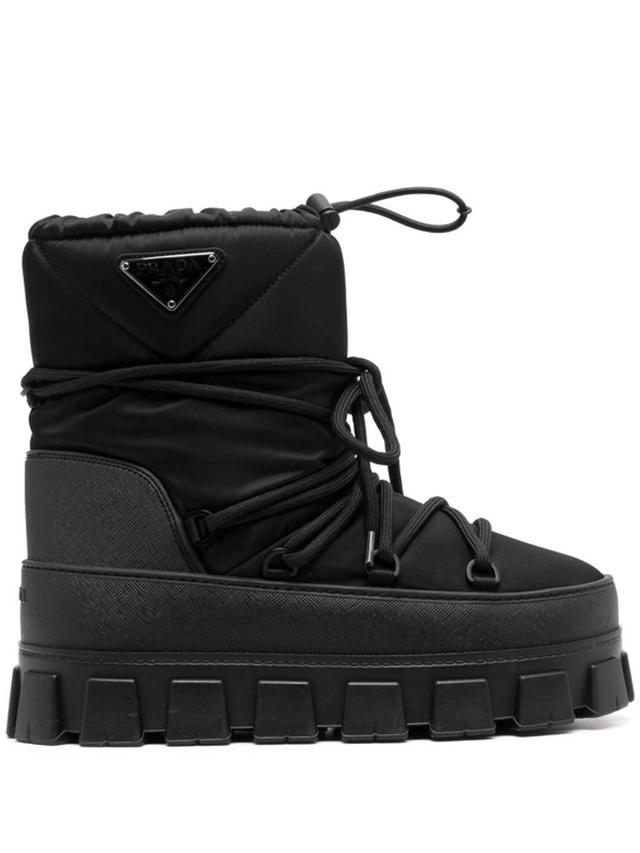 Logo Plaque Snow Boots In Black Product Image