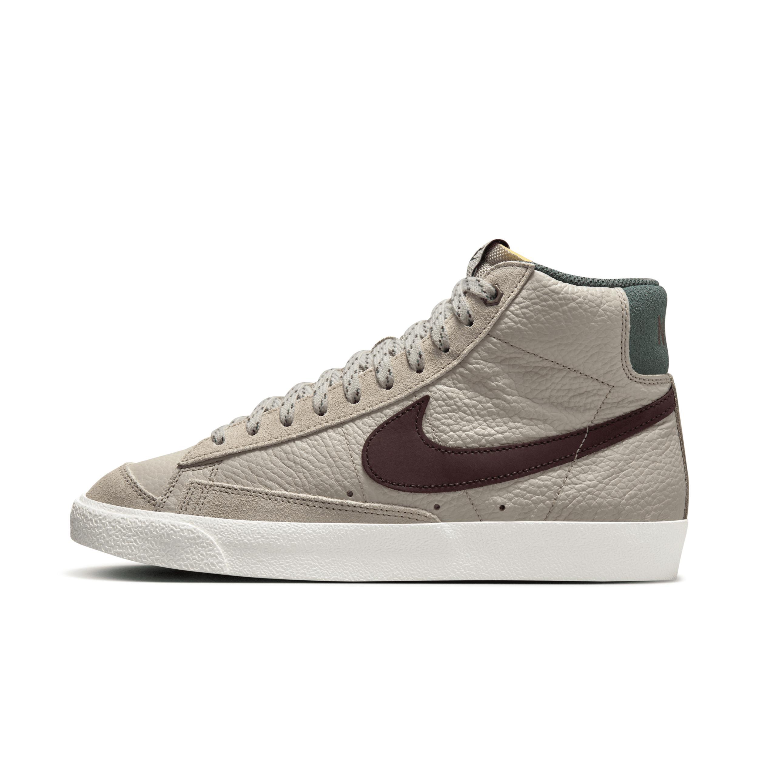 Nike Men's Blazer Mid '77 Shoes Product Image