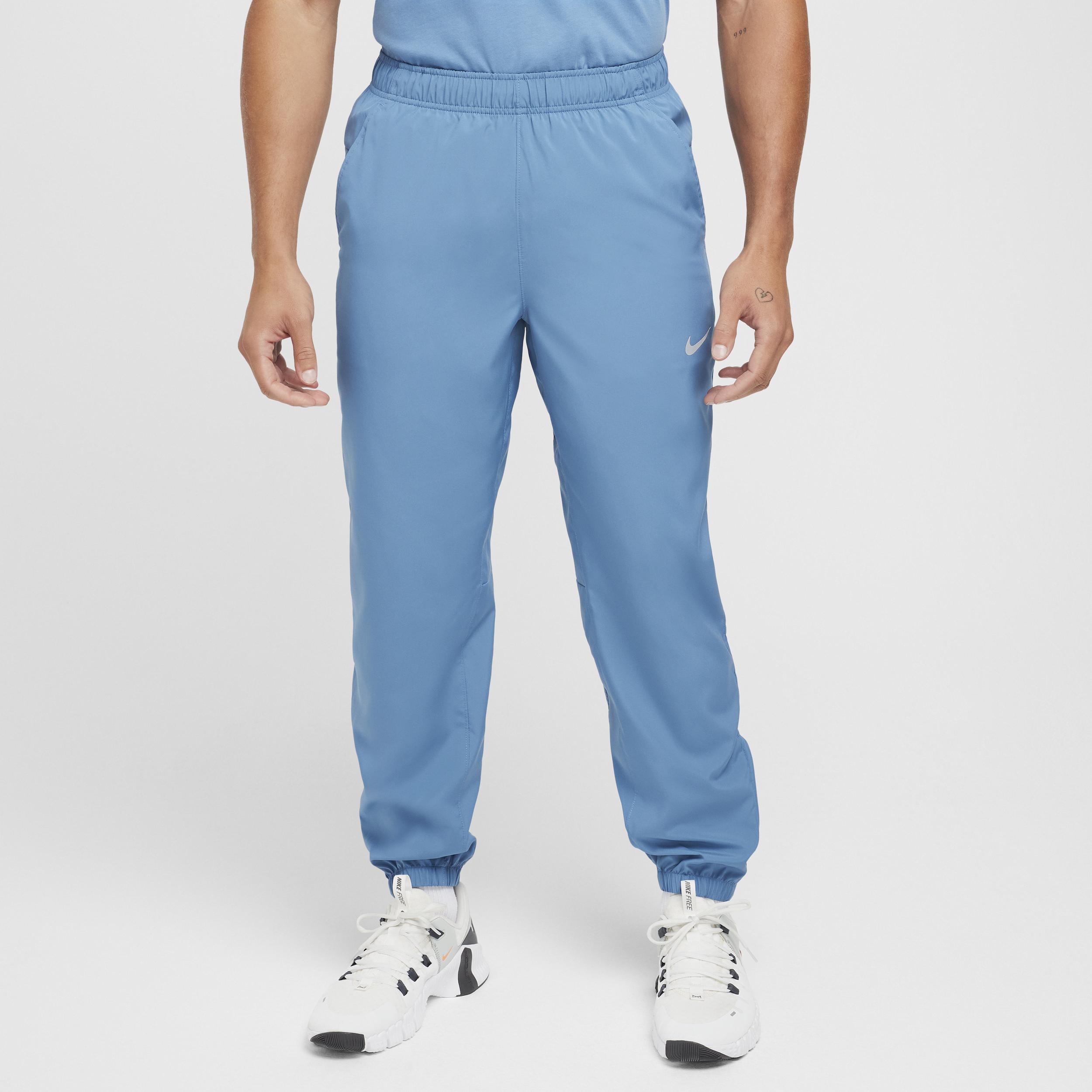 Nike Men's Form Dri-FIT Tapered Versatile Pants Product Image