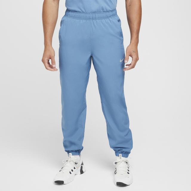 Nike Men's Form Dri-FIT Tapered Versatile Pants Product Image