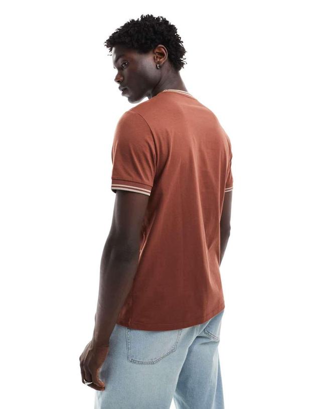 Fred Perry twin tipped t-shirt in clay brown Product Image