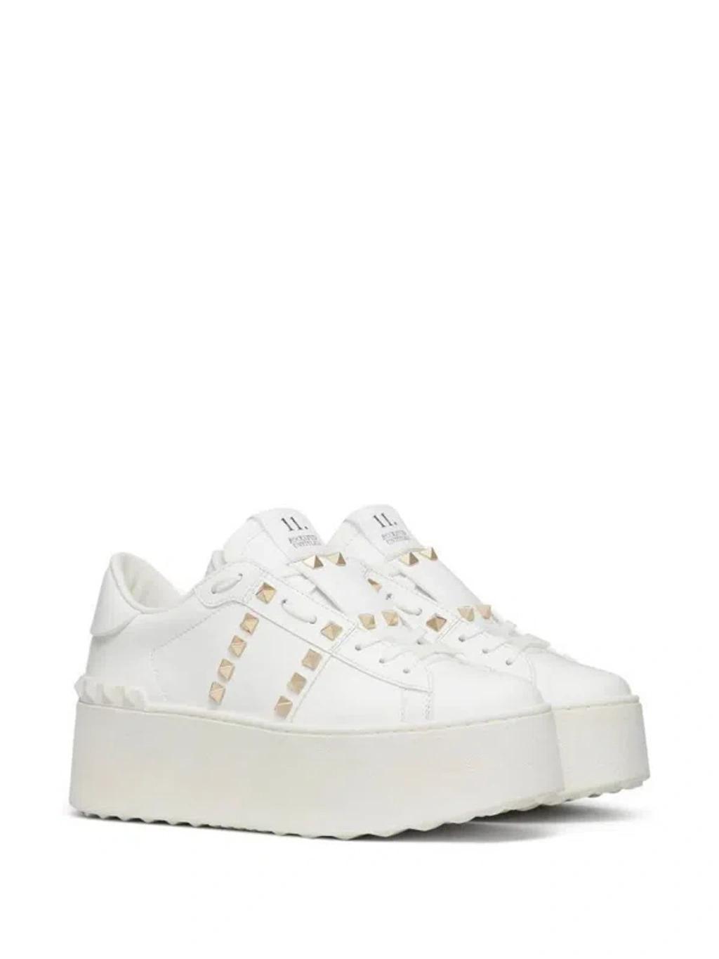 VALENTINO GARAVANI Sneakers Mit Nieten In White Product Image