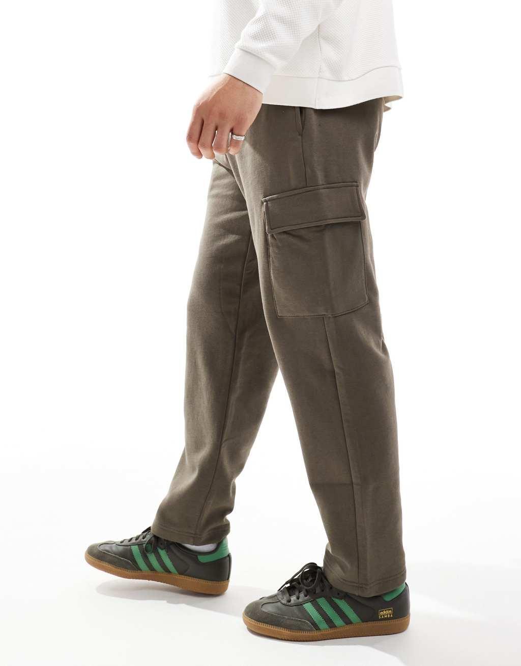 ONLY & SONS straight fit cargo pants in brown Product Image