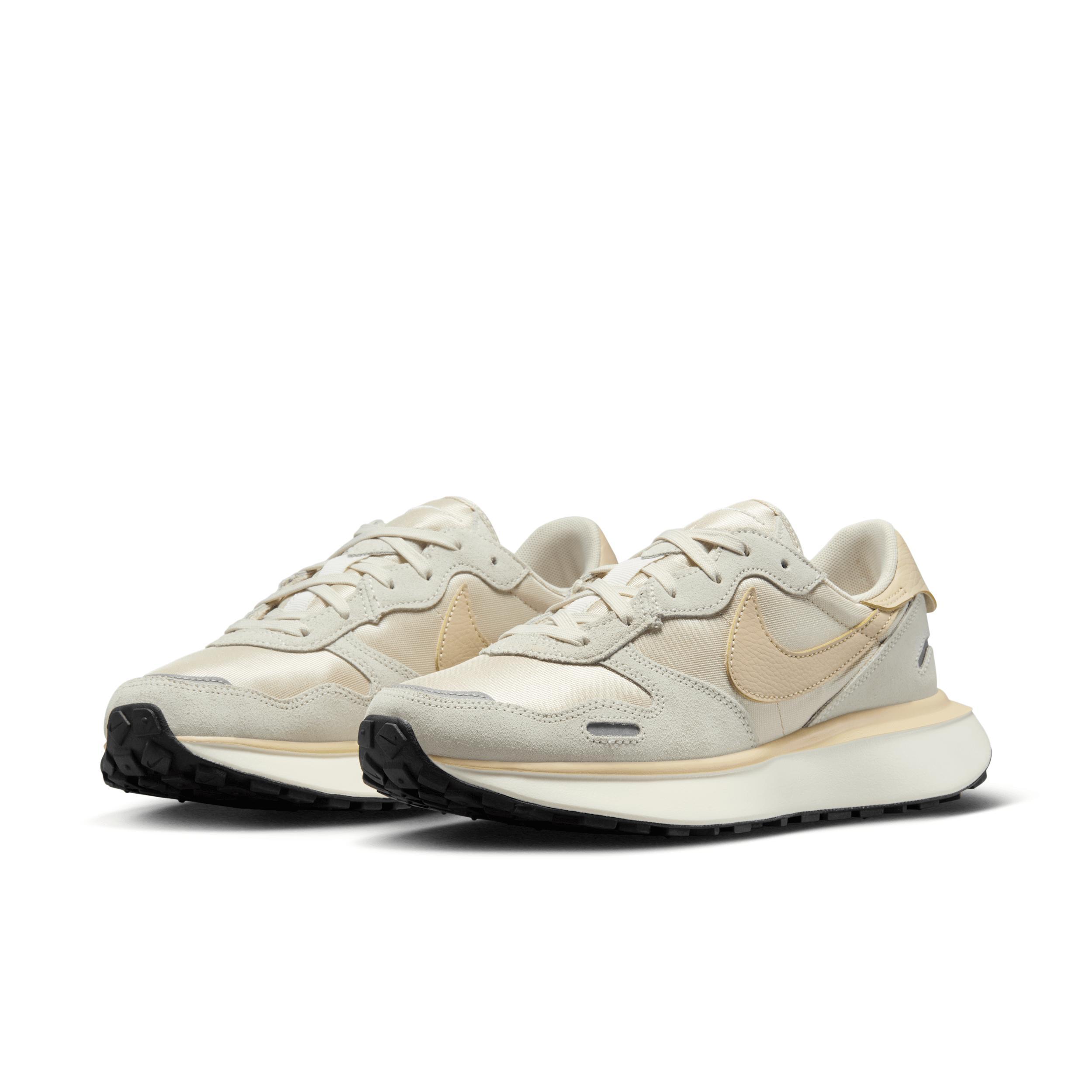 Nike Women's Phoenix Waffle Shoes Product Image