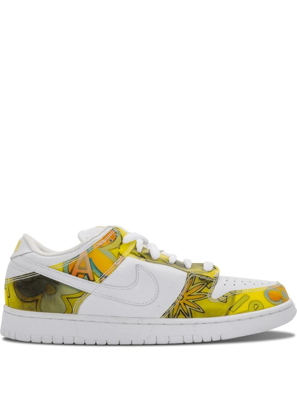 Dunk Low Pro Sb Sneakers In White Product Image