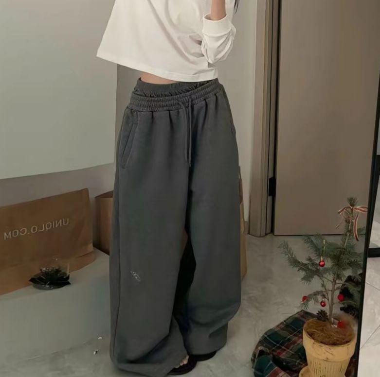 Low Waist Embroidered Loose-Fit Wide-Leg Sweatpants Product Image