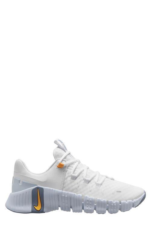 Free Metcon 5 Sneakers In White And Orange Product Image