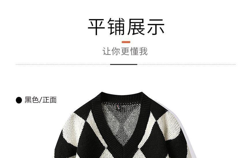 V-Neck Diamond Print Loose-Fit Sweater Product Image