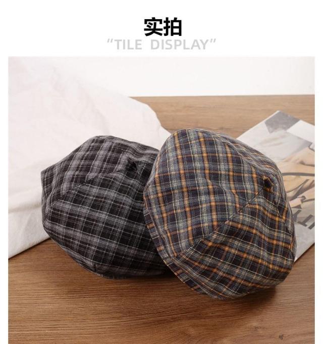 Plaid Beret Hat Product Image