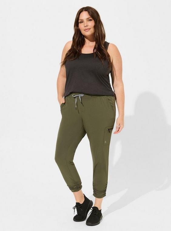 Happy Camper Stretch Woven Ruched Capri Active Pant Product Image