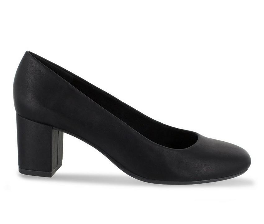 Women's Easy Street Proper Pumps Product Image