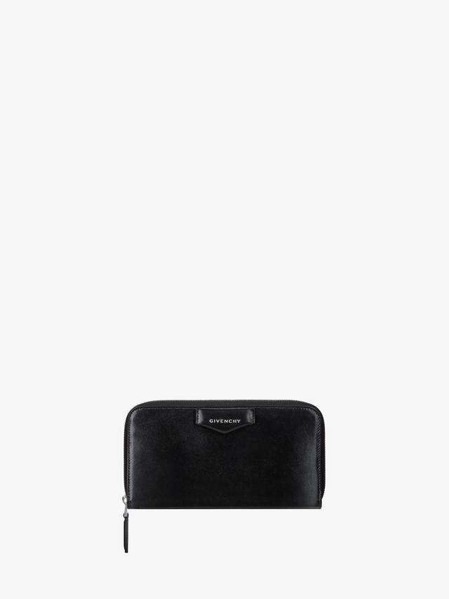 Antigona zipped wallet in Box leather Product Image