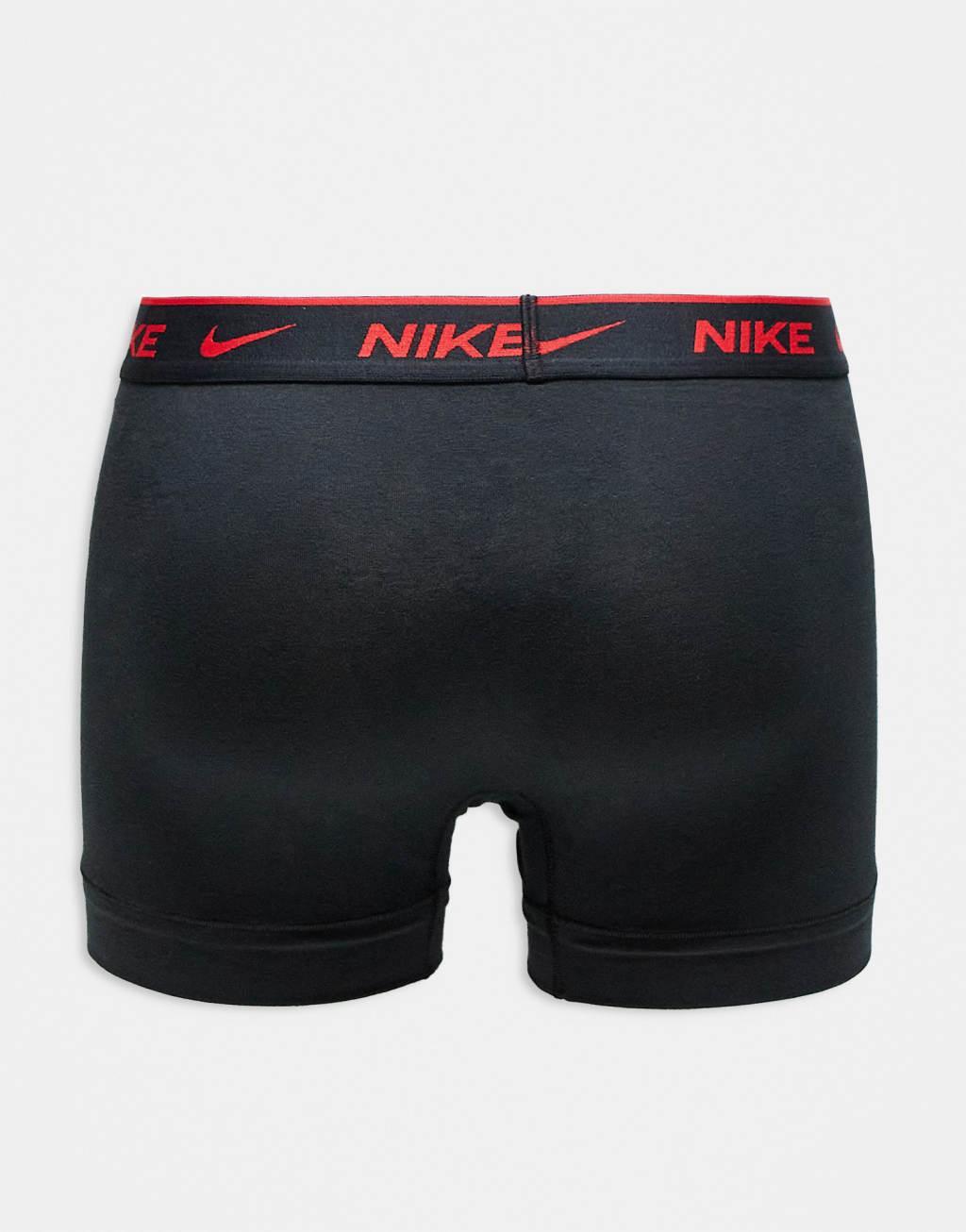 Nike Everyday Cotton Stretch 3-pack trunks in red/blue/black Product Image