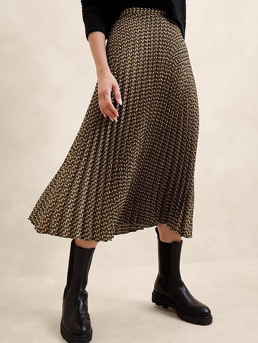 Silky Pleated Midi Skirt Product Image