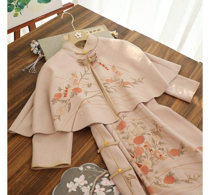 Set: 3/4-Sleeve Floral Midi Qipao + Capelet Product Image