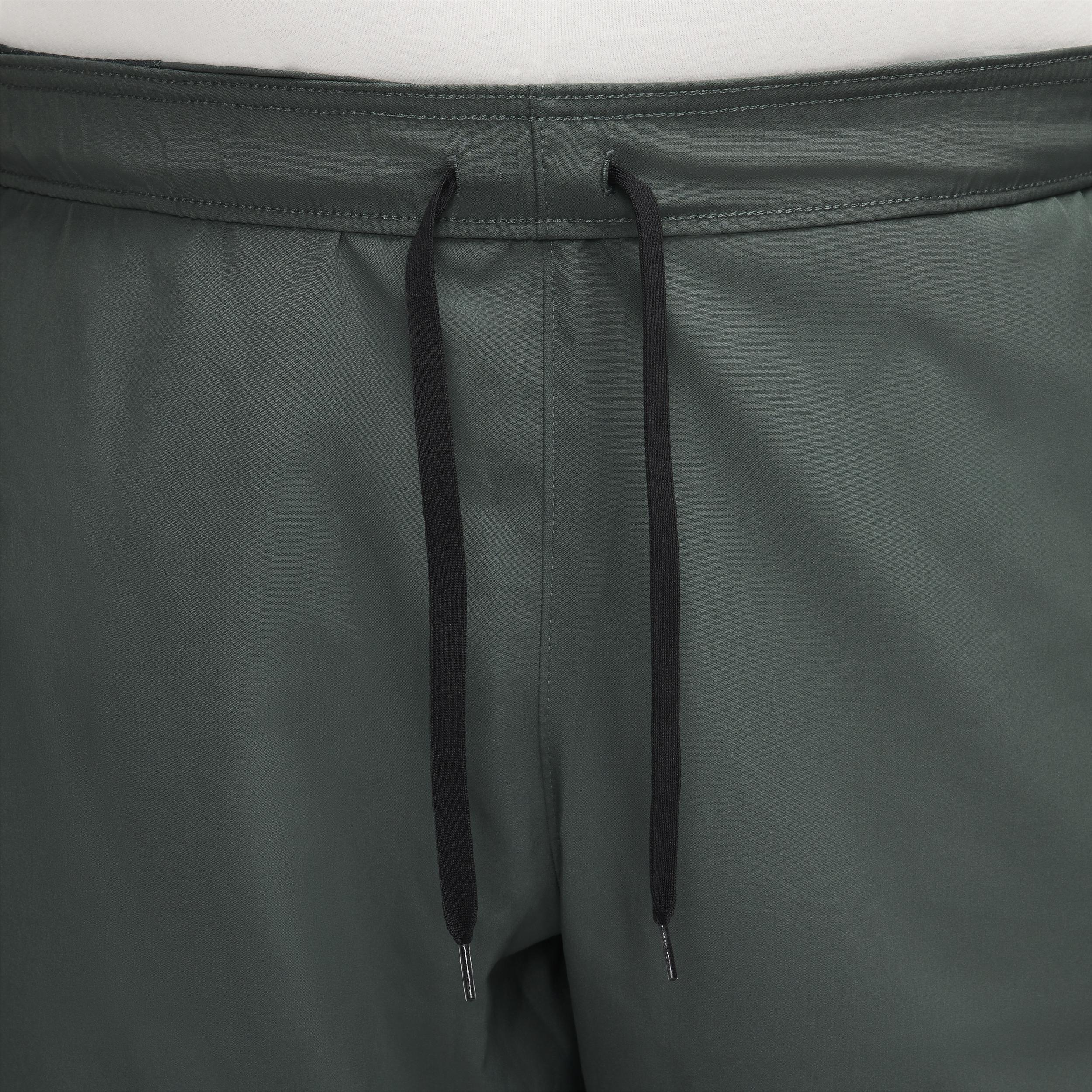 Nike Men's Form Dri-FIT Tapered Versatile Pants Product Image